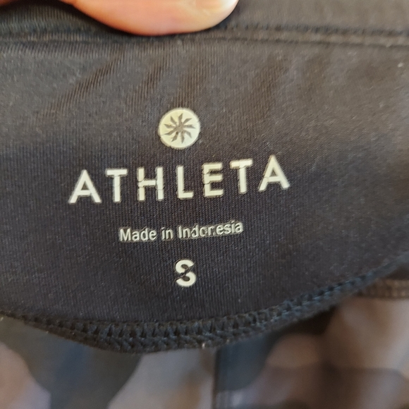 Athleta camo shorts - Picture 6 of 6